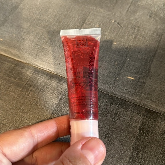 Primer set of 2 Marc Jacob’s Under Cover 5ml and The Beauty Shop Oui Cherry 20ml - Picture 2 of 3